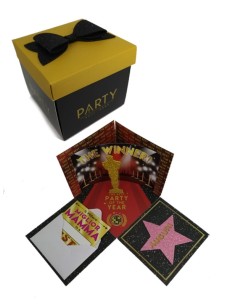 BIGLIETTO SCATOLA SORPRESA EFFETTO EXPLOSION PARTY DELL'ANNO 11X11 CM 2