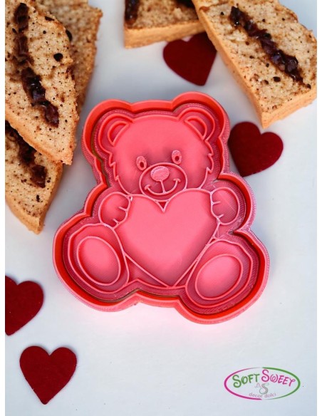 TAGLIAPASTA BISCOTTI ORSO CON CUORE 10CM