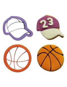 SET 2 TAGLIAPASTA IN PLASTICA BASKET CAPPELLO E PALLONE CM 7,5X5,9/ 6,5 H 2,2